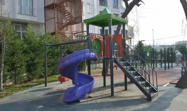 Esenyurt Belediyesi'nden yakılan Maral Parkı'na hızlı müdahale