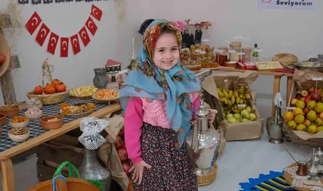Minikler kolları sıvadı, yerli malı haftasında tezgahın başına geçti