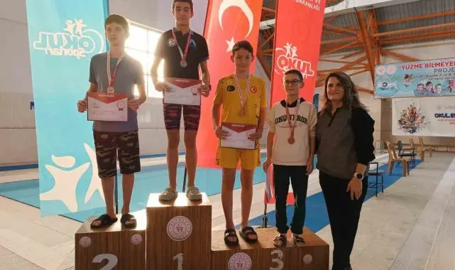 Düzce'de 42 sporcu kulaç attı