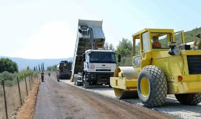 Başkan Köksal: "Güvenli ve modern yollar için çalışıyoruz"
