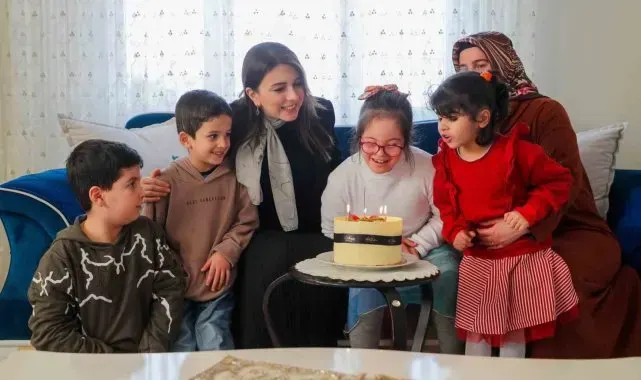 Esra Masatlı, down sendromlu Fatma'nın doğum günü mutluluğuna ortak oldu