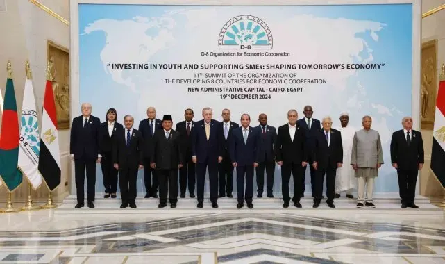 Cumhurbaşkanı Erdoğan, D-8 Teşkilatı 11. Zirve Toplantısı öncesi aile fotoğrafına katıldı