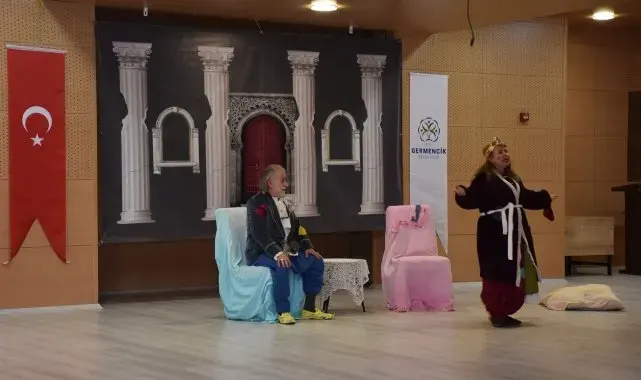 Germencik'te sahnelenen tiyatro, izleyicilerden tam not aldı