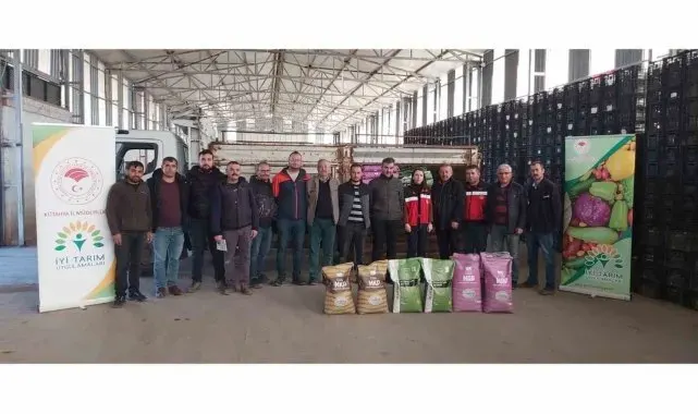 Simav'da 11 domates üreticisine 3 ton gübre desteği