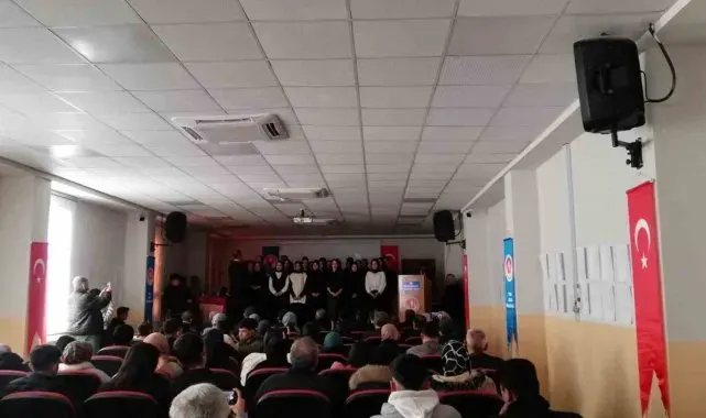 Hassa'da öğrenciler yazdıkları eserleri seslendirdiler