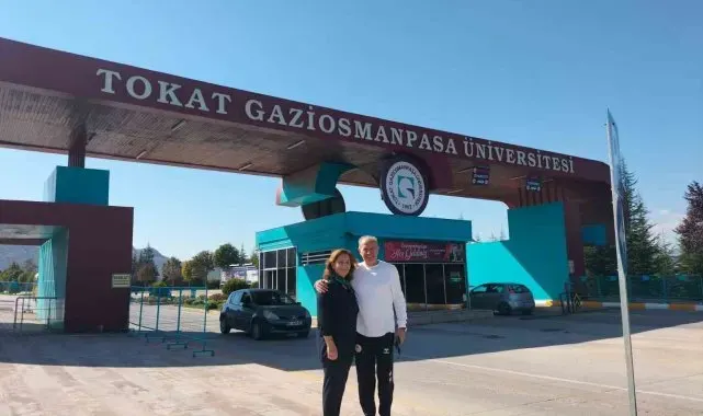 42 yıl sonra aynı üniversitede aynı sırayı paylaştılar