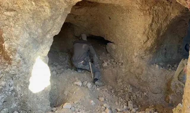Hatay'da inşaat çalışmaları sırasında bulunan kaya mezar odaları görüntülendi