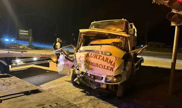 Hatay'da hafriyat kamyonu ile çekici çarpıştı: 2 yaralı