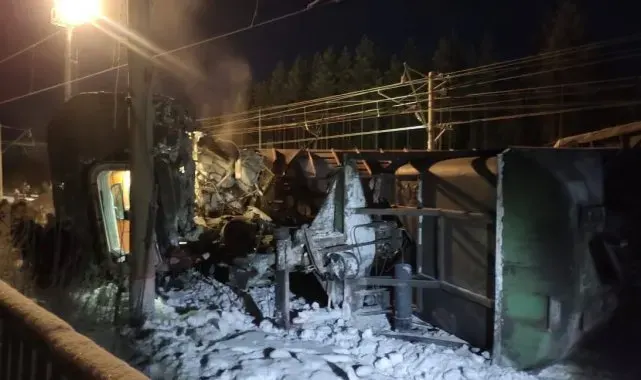 Rusya'da yolcu treni ile yük treni kafa kafaya çarpıştı: 14 yaralı