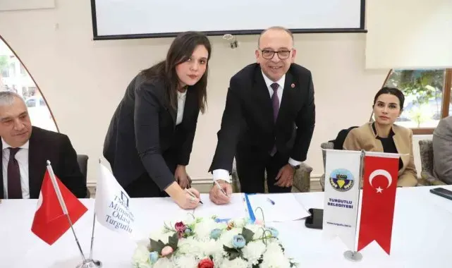 İmzalar Turgutlu için atıldı