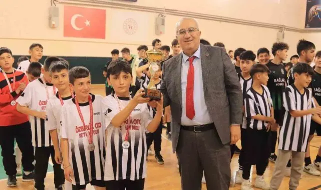 Çameli futsal turnuvasında şampiyonlar belirlendi