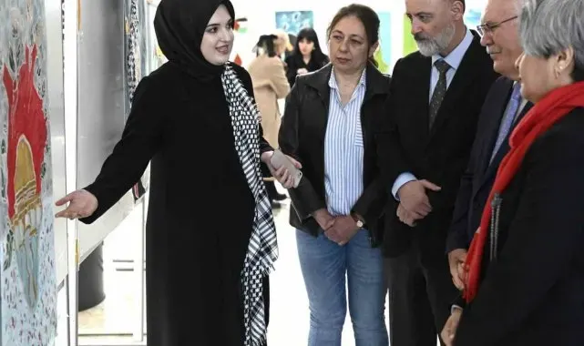 Uşak Üniversitesi öğrencileri Filistin'de yaşanan katliama sanatla dikkat çekti