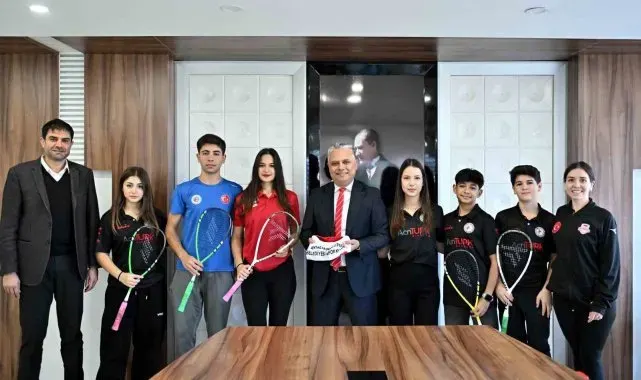 Muratpaşa'nın squash başarısı
