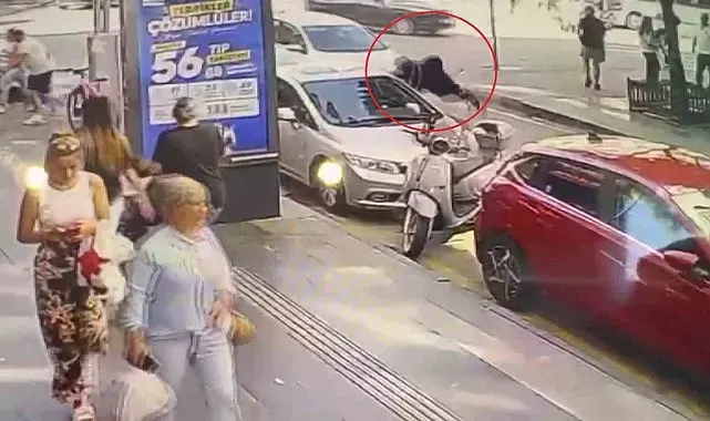 Samsun'da yaşlı kadın ile torununa otomobilin çarptığı anlar kamerada