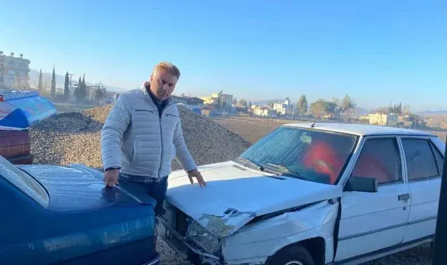 Osmaniye'de kontrolden çıkan pikap oto galerideki araçlara çarptı