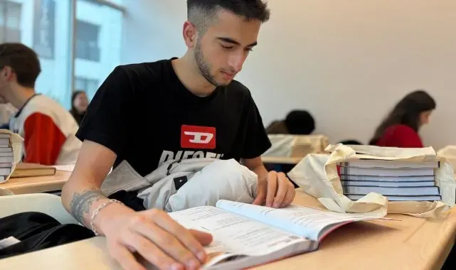 Maltepe Belediyesi'nden öğrencilere kaynak kitap desteği