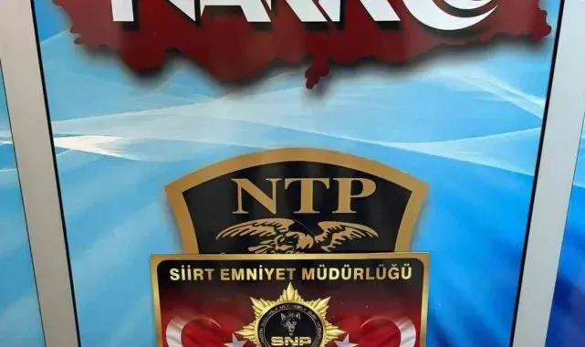 Siirt'te araba koltuk döşemesine gizlenmiş 8 kilo uyuşturucu ele geçirildi