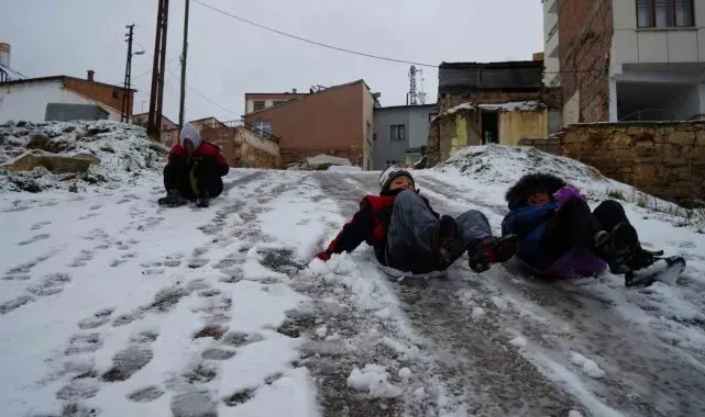 Bayburt'ta kar ve buzlanma düşmeye bağlı kırık vakalarını artırdı