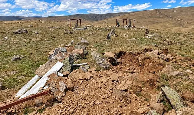 Gümüşhane'de şehit mezarlarının defineciler tarafından talan edildiği iddiası