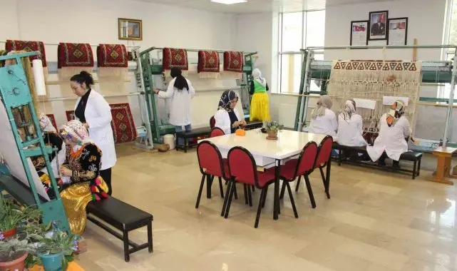 Tamamlanması en az 8 ay sürecek olan halıların yapımı başladı