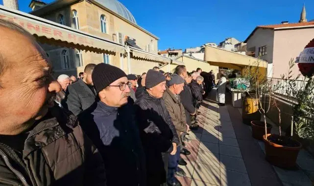 Manisalı duayen gazeteci son yolculuğuna uğurlandı
