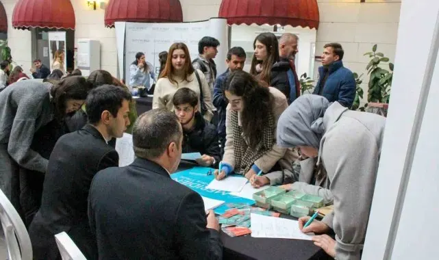 Turizmde kariyer gününde firmalara 2 bin başvuru