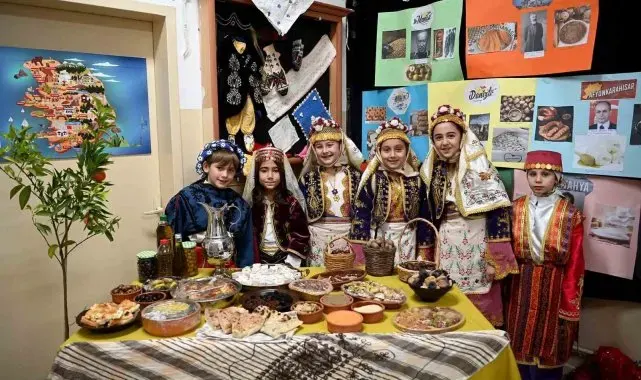 Kuşadası'nda 'Yerli Malı Haftası'nda' öğrencilerden renkli etkinlik