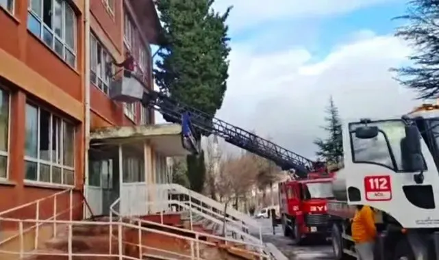 Emet'te eski hastane binasında çıkan yangın büyümeden söndürüldü