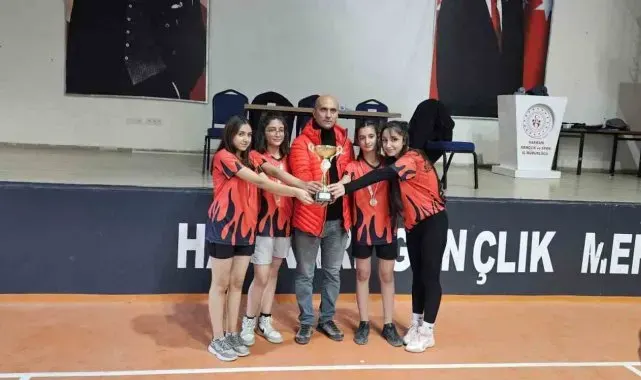 Hakkari'de masa tenisi turnuvası sona erdi