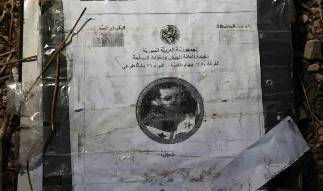 Esad rejimine ait binlerce sayfa askeri evrak yol kenarında bulundu
