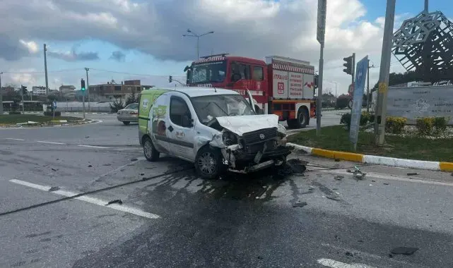 Balıkesir'de çift taraflı trafik kazası; 2 yaralı