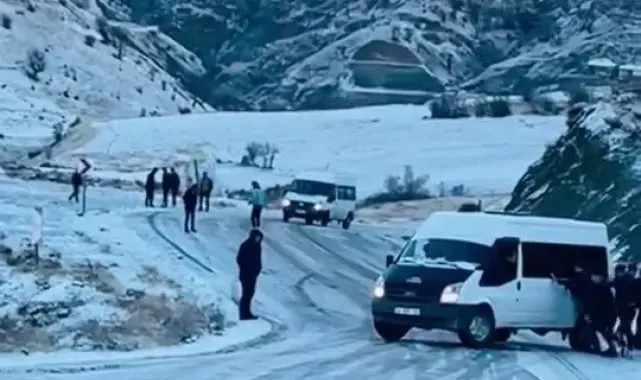 Buzlanan yollar sürücülere zor anlar yaşattı