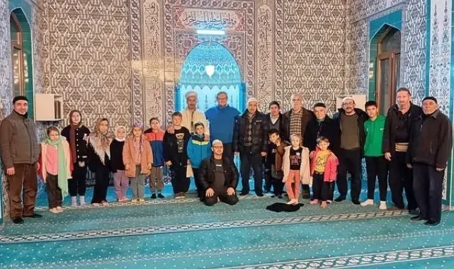 Gediz'de aileler namazda buluştu, Filistin için dualar edildi