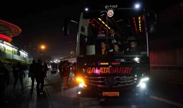 Galatasaray, Trabzonspor maçı için stada ulaştı