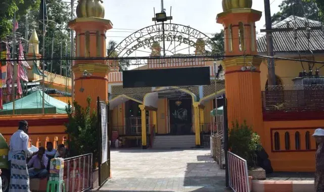 TİKA, Myanmar'da Zafer Şah Camii ve Türbesi'nin halılarını yeniledi