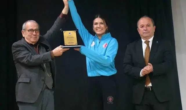 Uçan Manisalı Ruhi Sarıalp memleketinde anıldı