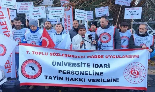 ÜNİPERSEN'den Çalışma ve Sosyal Güvenlik Bakanlığı önünde tayin sorununun çözümü için oturma eylemi