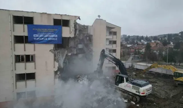 Başkan Aşgın'a vatandaşlardan 'kentsel dönüşüm' teşekkürü