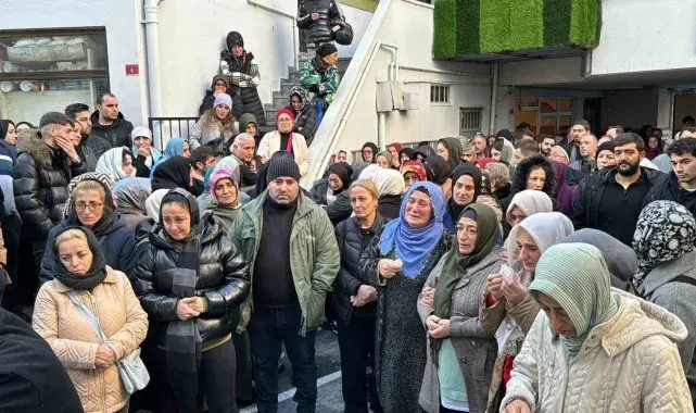 Beşiktaş'ta İETT otobüsünün ezdiği kadının cenaze töreninde feryatlar yükseldi