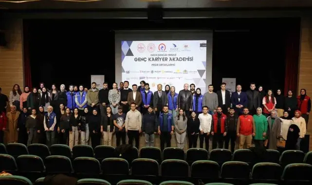 Başkan Özlü'den gençlere "Ne olursanız olun, en iyisi olun"