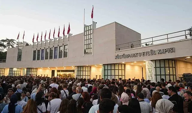 İEF'de kahkaha var