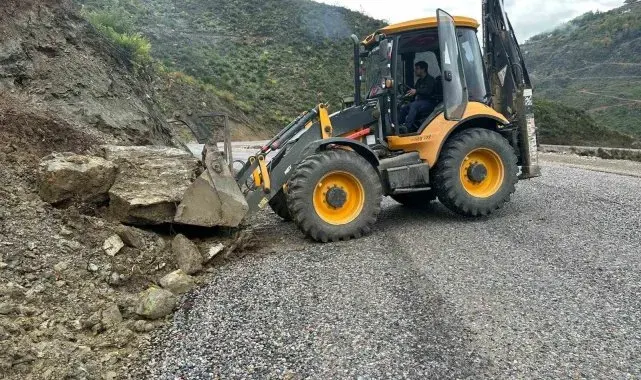 Alanya'da yağıştan etkilenen mahalle yollarında bakım ve onarım