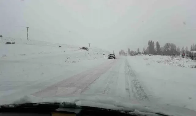 Sivas'ta 34 yerleşim yeri ulaşıma kapandı