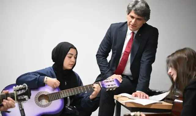 Kocaman'dan gençlere: "Asla pes etmemek sizi hayal ettiğiniz yere ulaştırır"