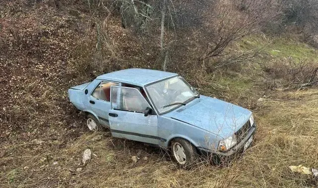 Isparta'da şarampole yuvarlanan Tofaş otomobildeki 2 kişi yaralandı