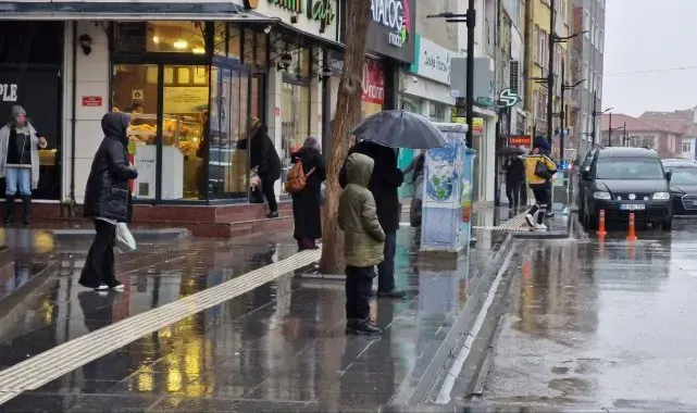 Aksaray'da gece başlayan sağanak etkisini sürdürüyor