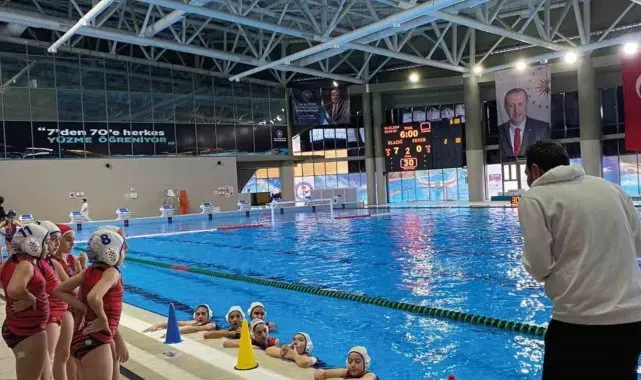 Elazığ Gençlik ve Spor su topu takımından başarılı performans