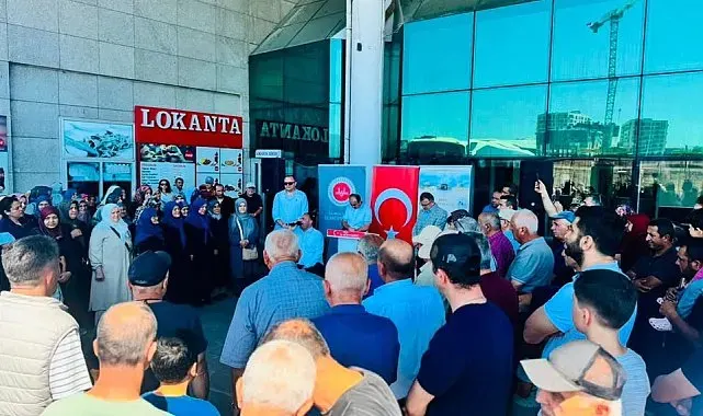 Bolu'dan 25 kişilik umre kafilesi dualarla uğurlandı