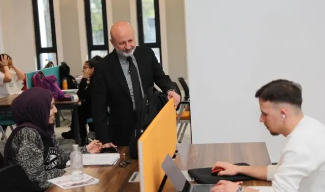 Hayalini kütüphanede gerçekleştiren Yiğithal'den Çolakbayrakdar'a teşekkür