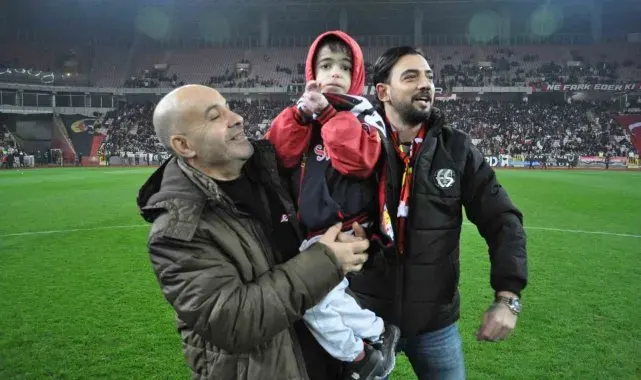 Eskişehirspor'un rekor kırdığı maçta kelebek hastası Nurettin Efe Keskin taraftara üçlü çektirdi